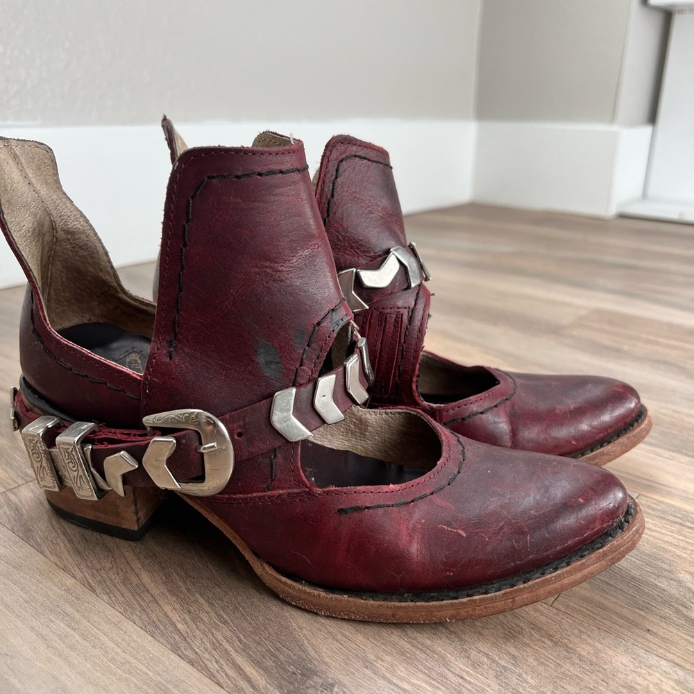 Freebird Blade red / burgundy boots size 6